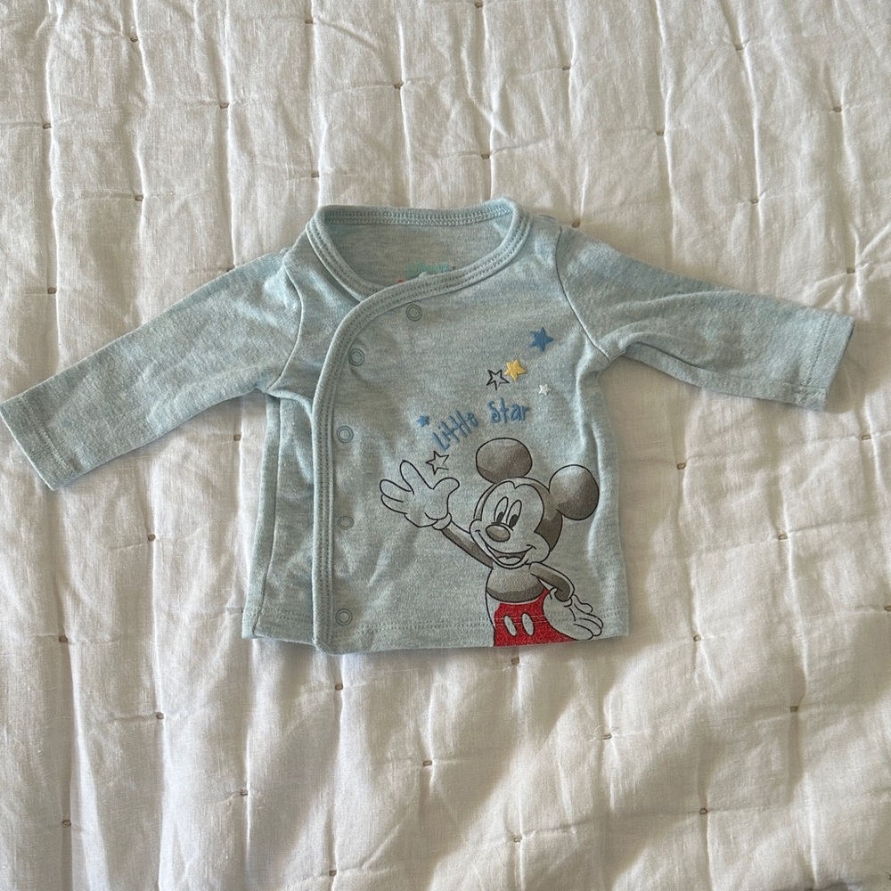 7 pieces of Disney newborn-12mo boy clothes (003) - Picture 2 of 16